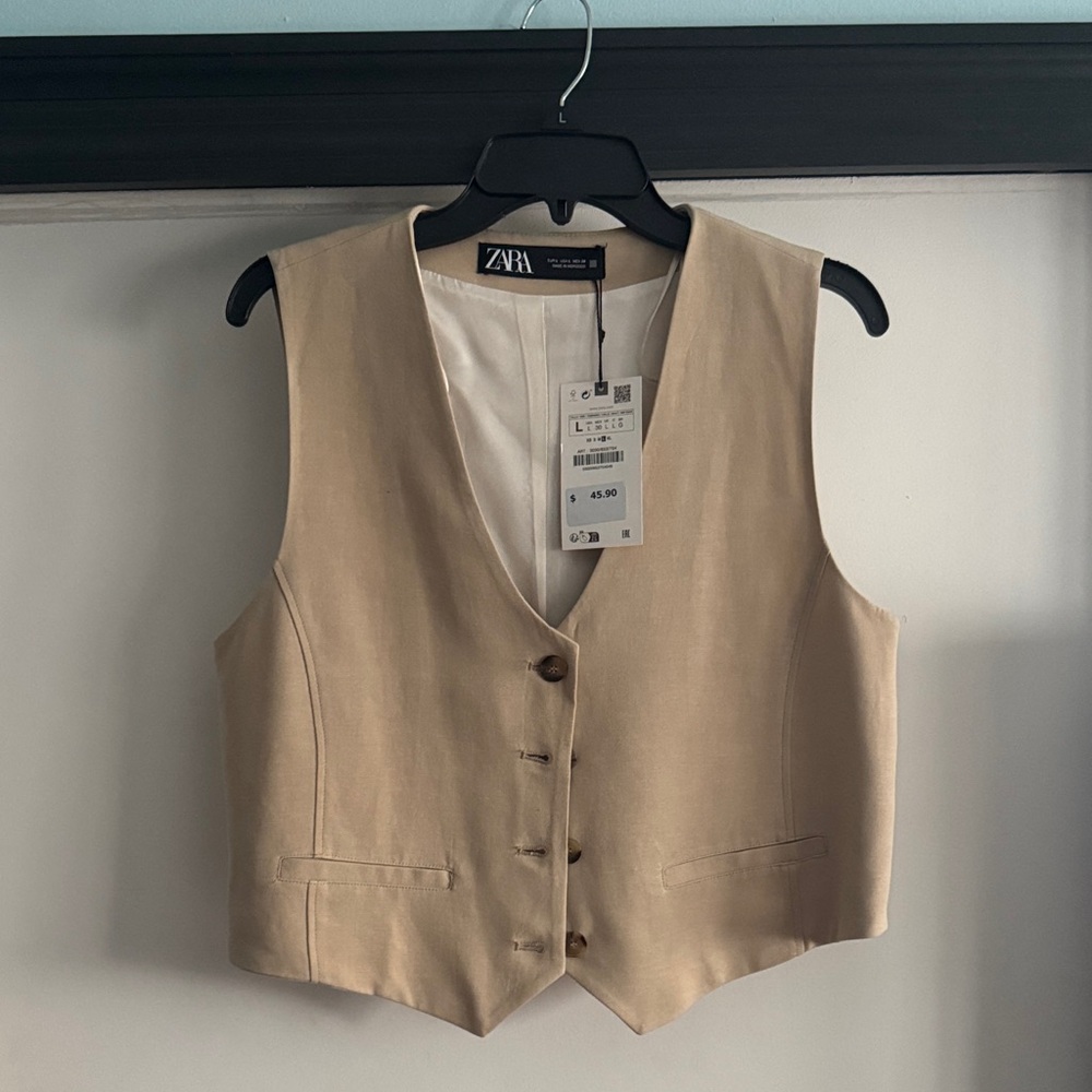 Zara Tan Sleeveless Buttoned Vest